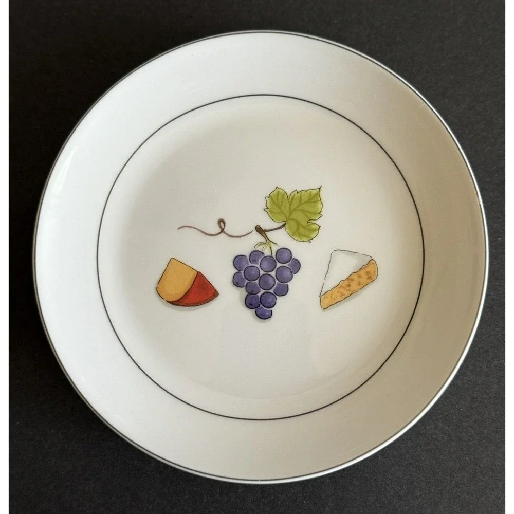 Crate & Barrel NANCY GREEN Fruit Fromage Appetizer Cheese Plates 6 1/2